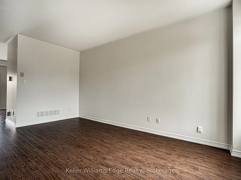 93 Glendarling Cres — Photo 5