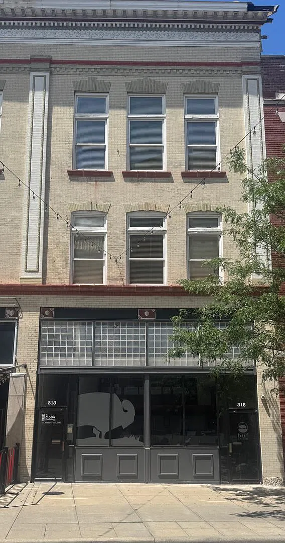 Studio-loft style downtown apartment! 1 Bedroom, 1 1/2 baths, 313 Park Central, Unit 203 in Sprin... — Photo 1
