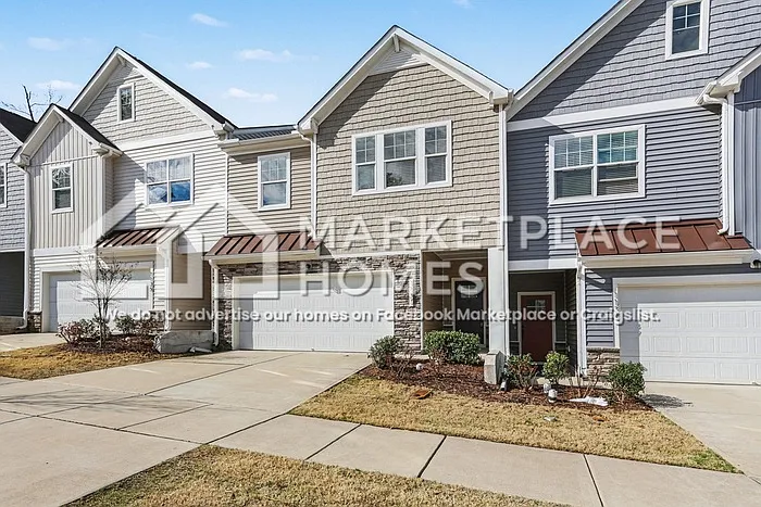 3 bed, 2.5 bath, 2016 sqft, $2,132 — Photo 2
