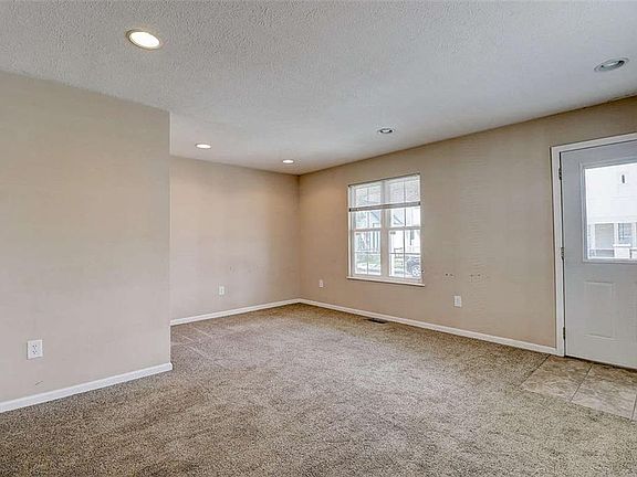 4th image of 825 Camp St #827