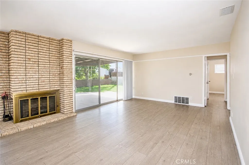 3 bed, 1388 sqft, $4,200 — Photo 4