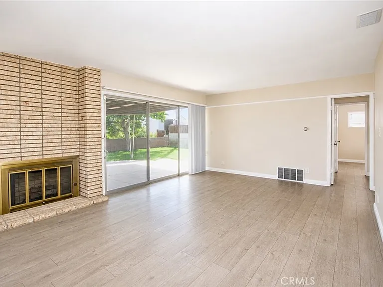 1290 Brightwood St — Photo 4