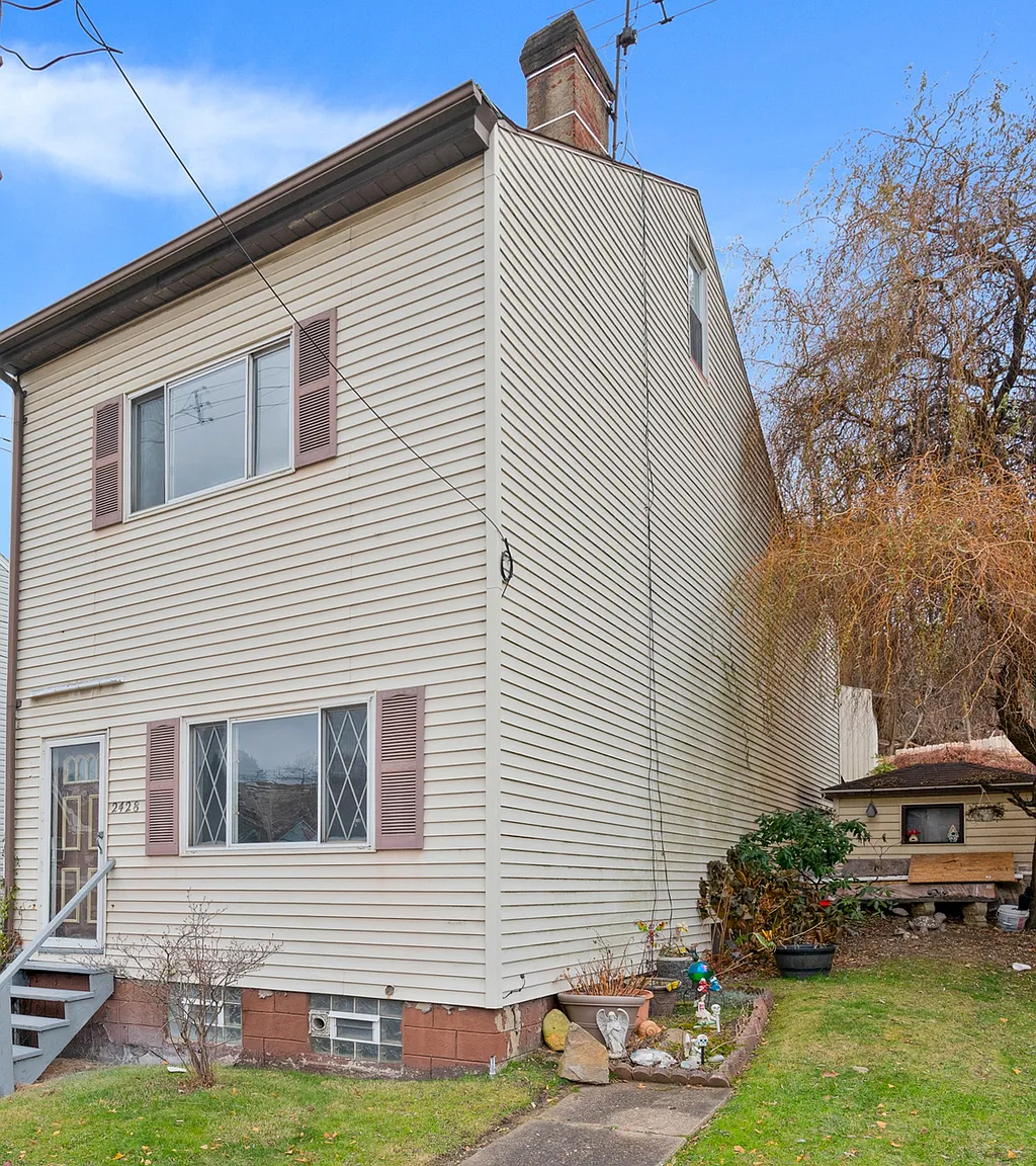 2428 Salisbury St photo 1