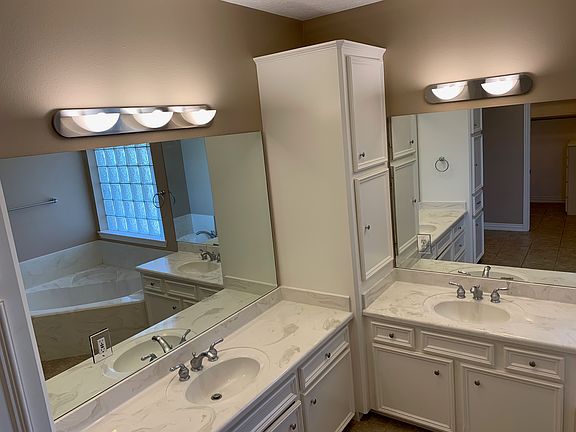 5th image of 411 Richmond Place Dr