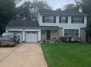 8 Heather Dr, Somerset, NJ 08873