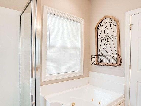 2nd image of 13 High Meadows Cir