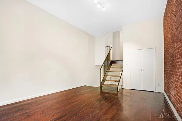 Rented by Anchor Associates | media 16