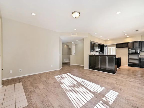 5th image of 1208 W Topeka Dr #1