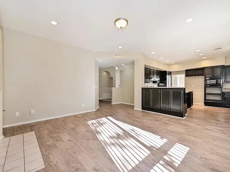 1208 W Topeka Dr #1 — Photo 5