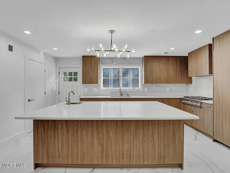 243 Woodcrest Rd — Photo 8