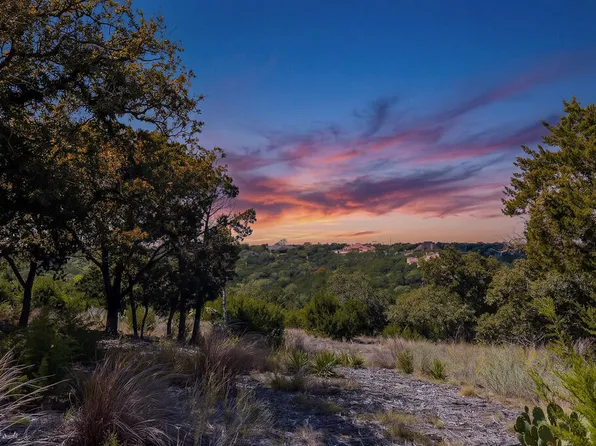 876 San Juan St S, Kerrville, TX 78028