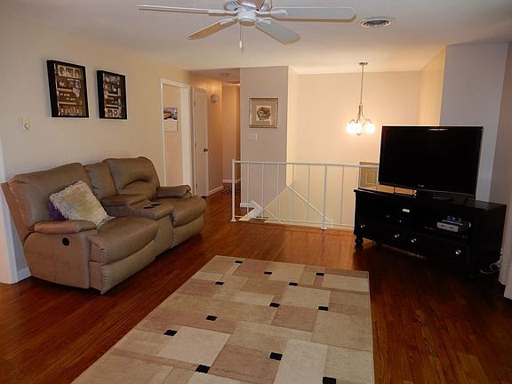 4th image of 26 Walnut St