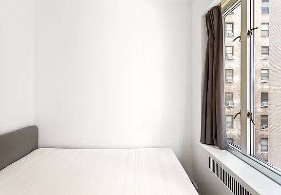 4th image of 120 Central Park S APT 5E