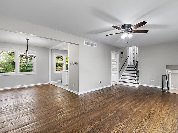 4th image of 18W135 Belair Ct