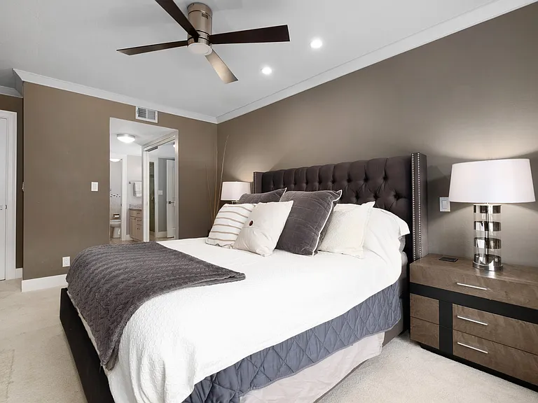 Master Bedroom: Recharge in your super comfortable Cal King Bed, Smart tv, & private Bath/Shower & BLACKOUT blinds.