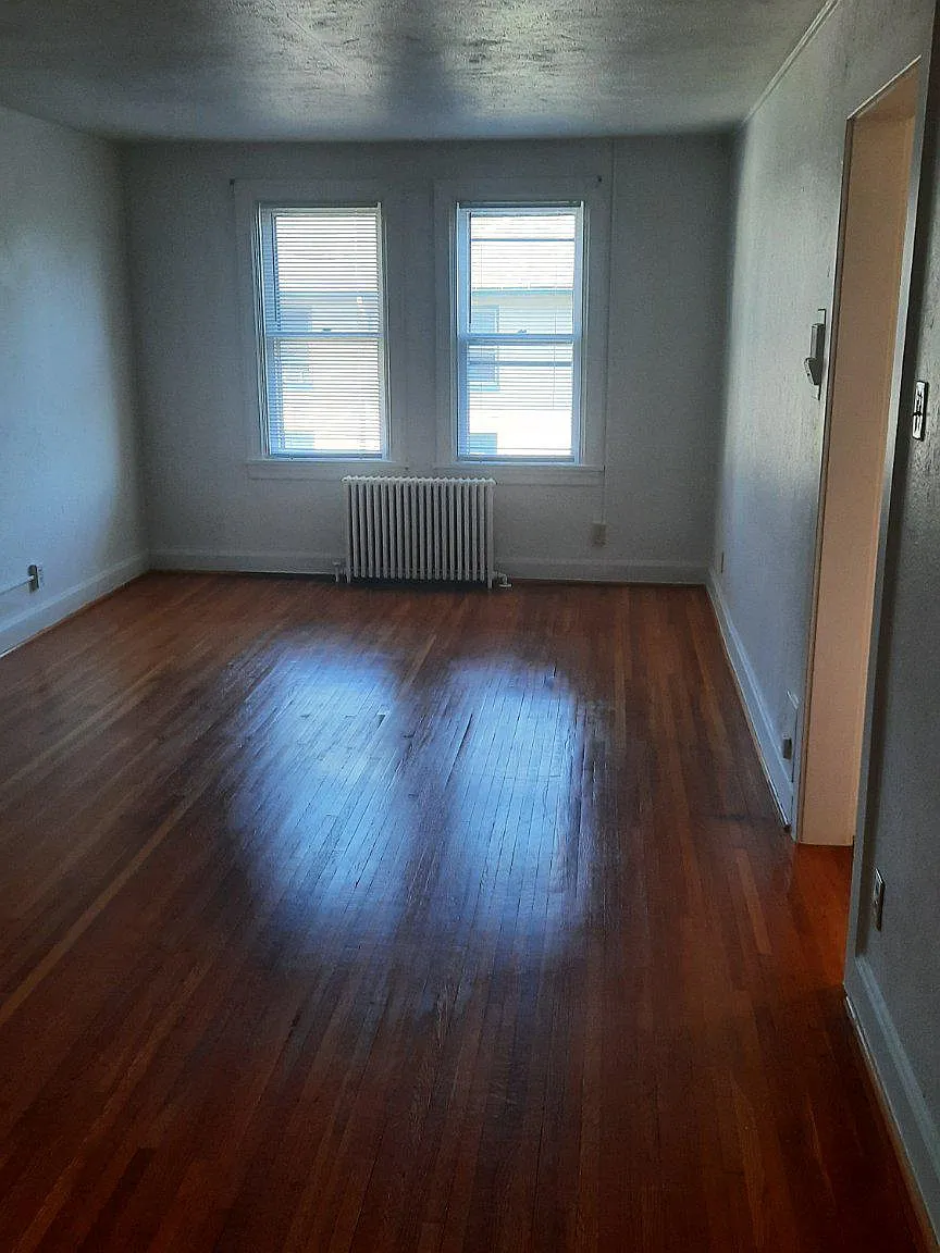 2 bed, 1.0 bath, $1,200 — Photo 4