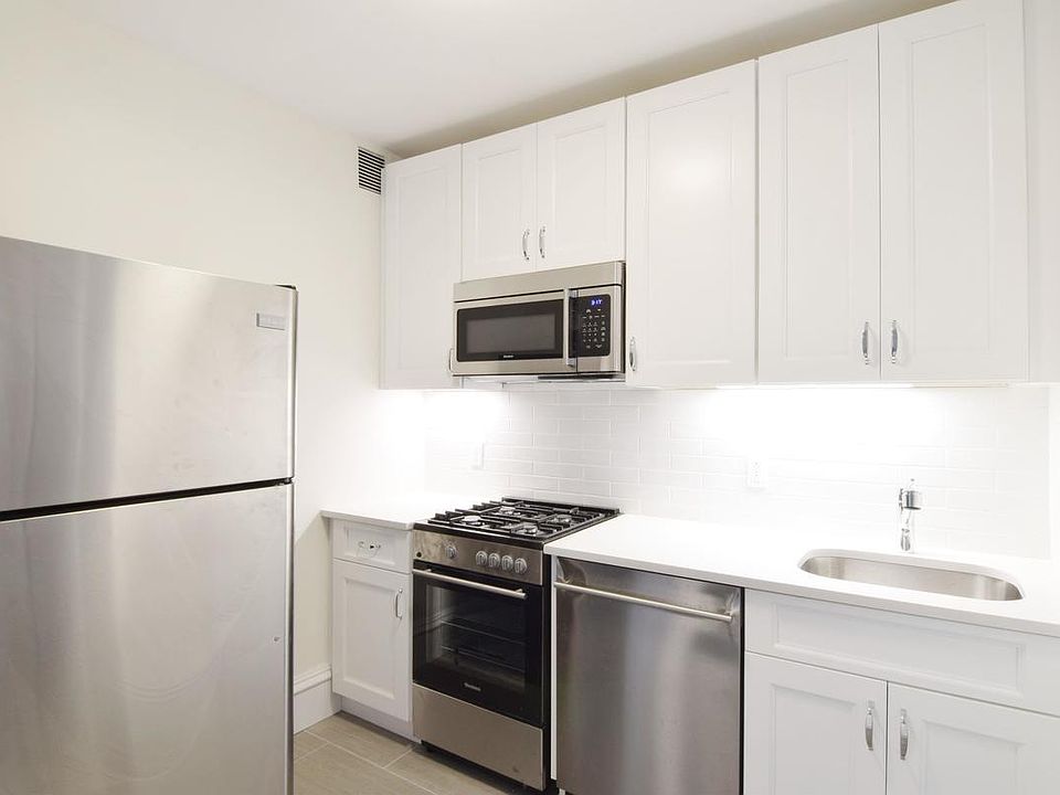 2nd image of 32 Remsen St APT 2R