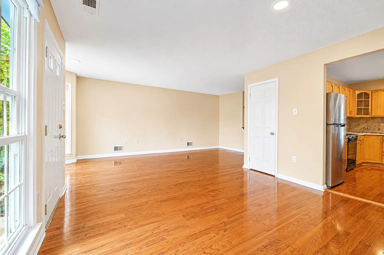 2 bed, 2.5 bath, $2,750 — Photo 4