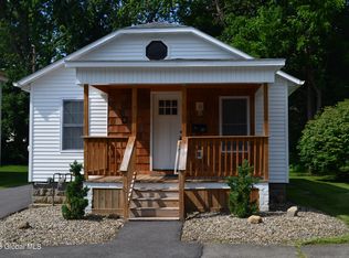 12 4th St, Amsterdam, NY 12010