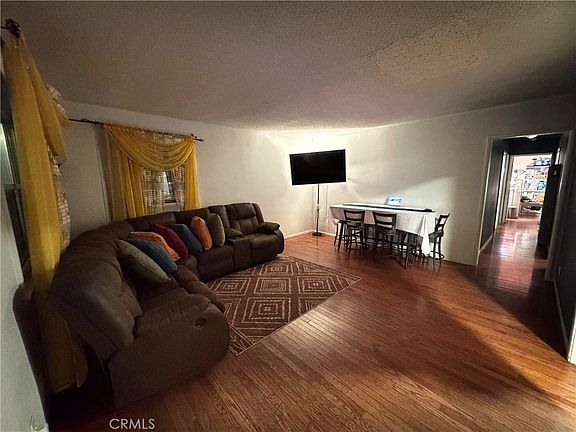 3rd image of 910 W 138th St