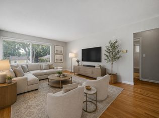 635 S Main St #1, Naperville, IL 60540