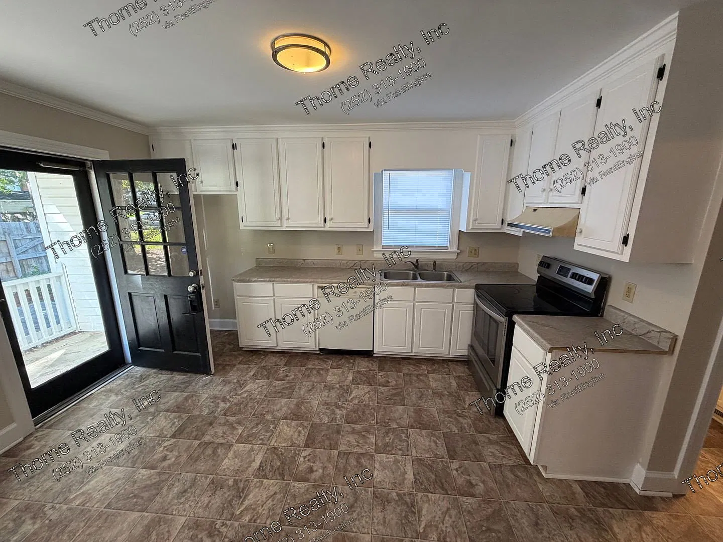 3 bed, 2.5 bath, 1856 sqft, $1,795 — Photo 3