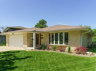 3600 Brookmeade Dr, Rolling Meadows, IL 60008