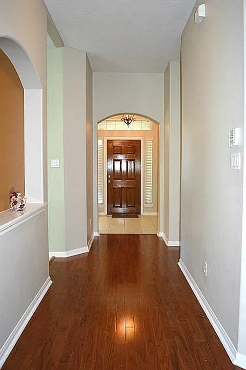 3 bed, 6.0 bath, 1849 sqft, $2,200 — Photo 3