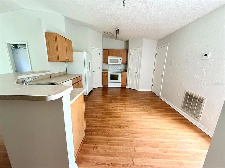 602 Sun Bluff Ln — Photo 3
