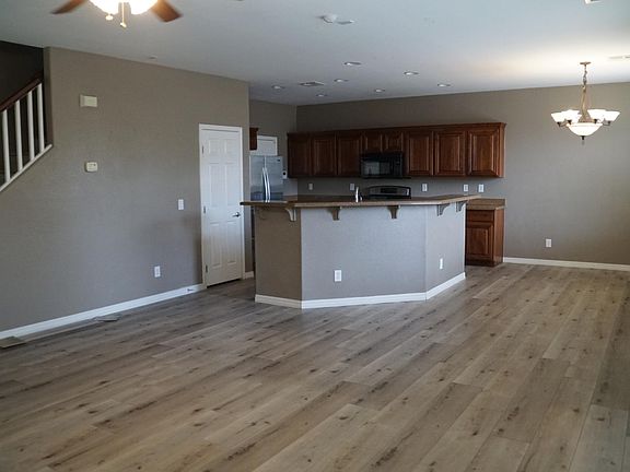 3rd image of 582 Newberry Springs Dr