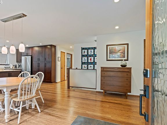 3rd image of 6415 SW Terwilliger Blvd