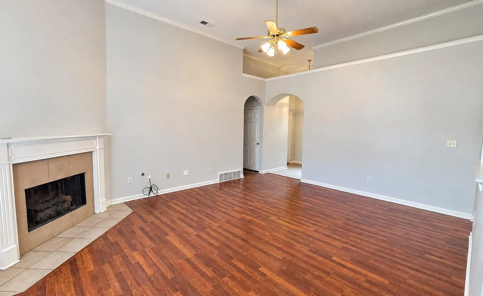 3 bed, 2.0 bath, 1501 sqft, $1,695 — Photo 3