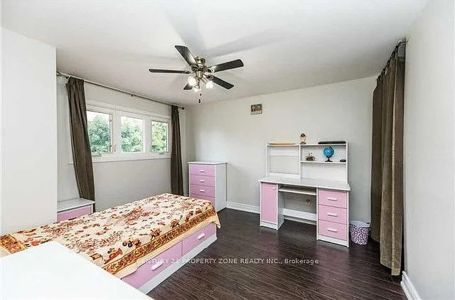 18 Omega Sq — Photo 14