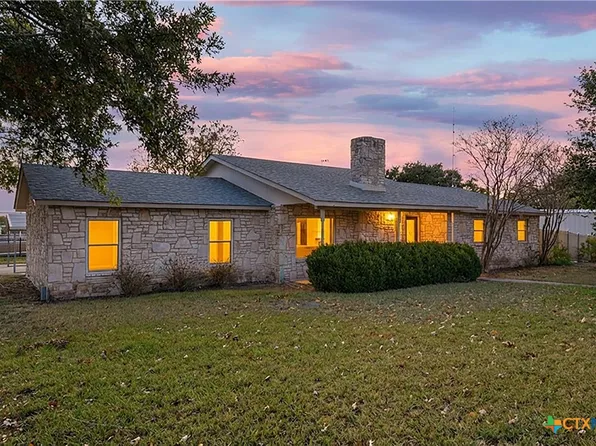 151 Hillside St, Seguin, TX 78155