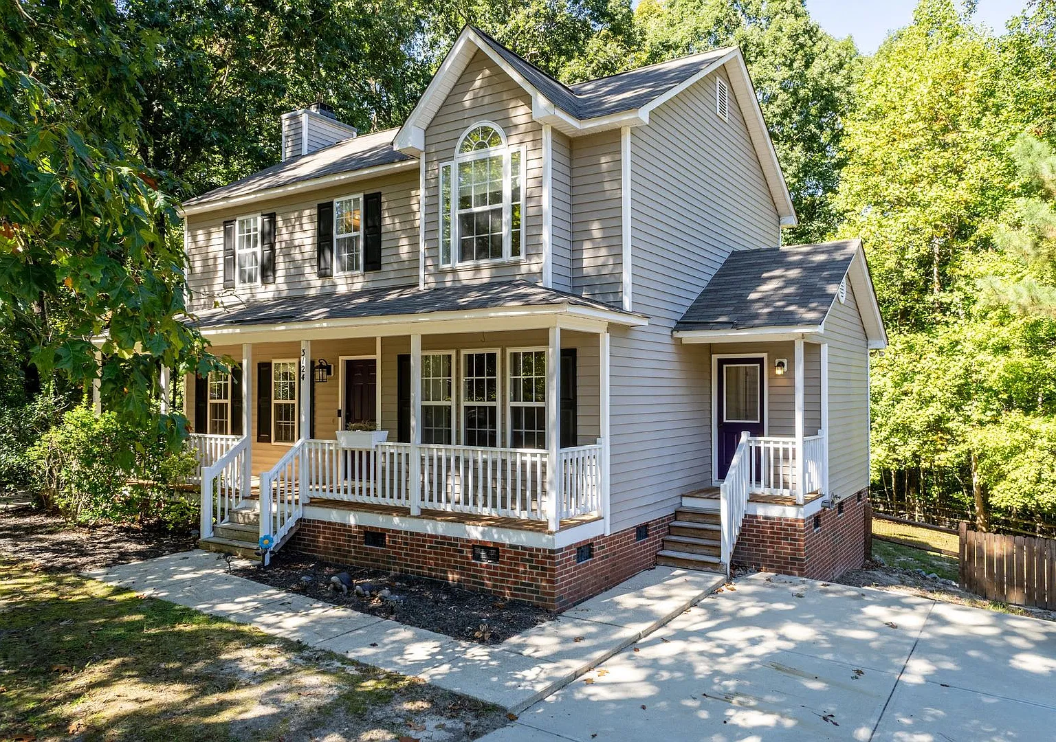 Three Bedroom Home! — Photo 1