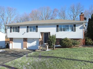 279 Juniper Ridge Dr, Waterbury, CT 06708