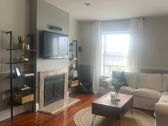 3rd image of 3 W Girard Ave #3