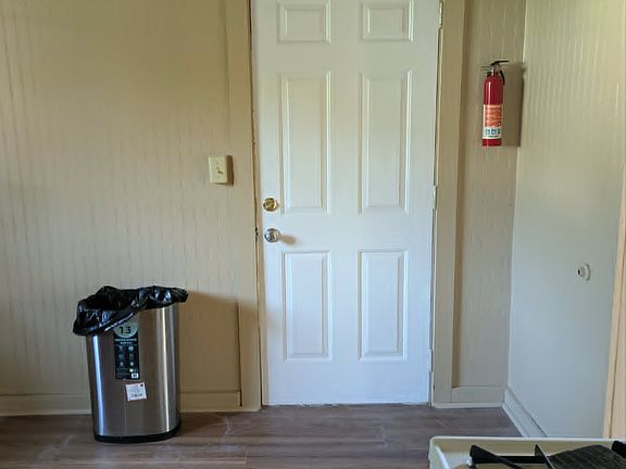 5th image of 1418 Richards Ave
