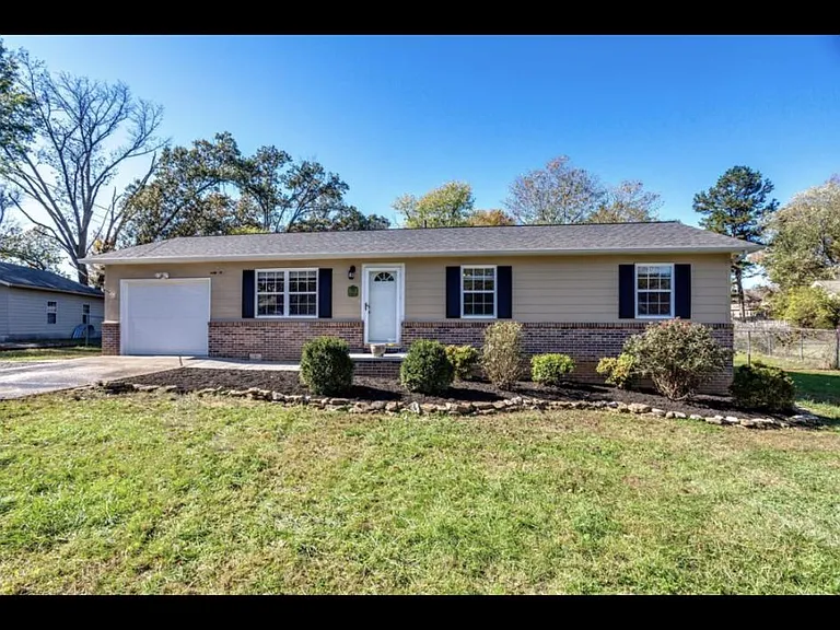 703 Marsfield Rd — Photo 1