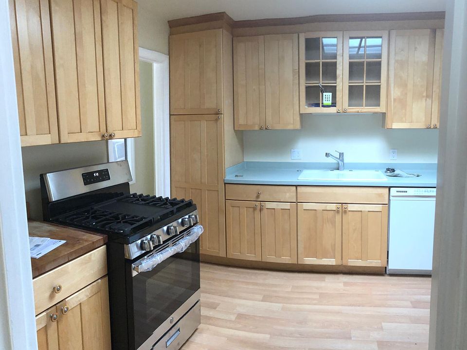 1st image of 322 Miriam St