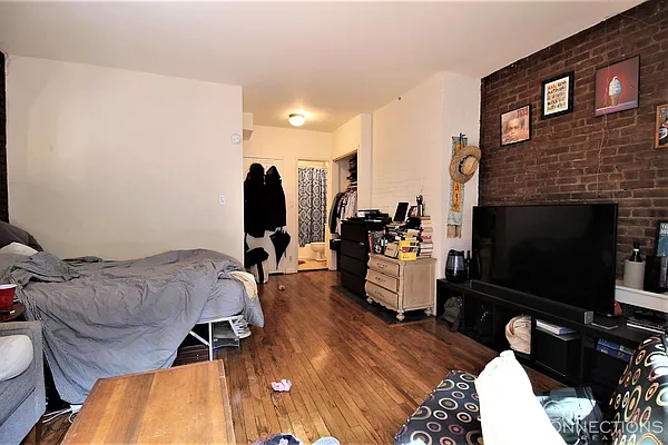 Rented by City Connections Realty | media 16