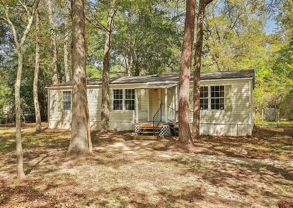 Manufactured home on an acre in Hockley