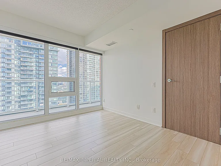 17 Bathurst St #2707 — Photo 22