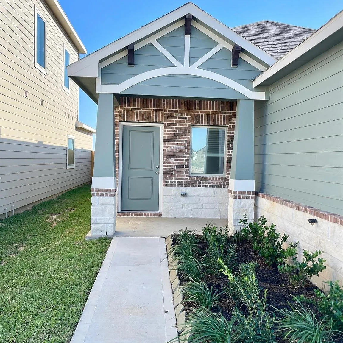 3 bed, 1610 sqft, $2,300 — Photo 2