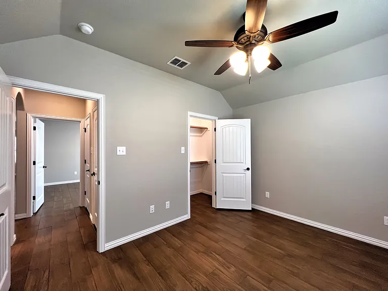 219 Clover Cir — Photo 12
