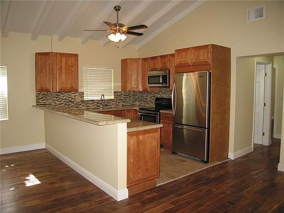 4th image of 1215 SE 2nd St