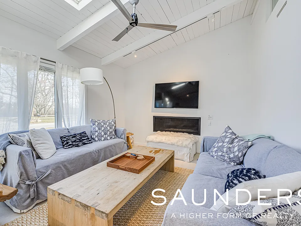 143 Soundview Dr