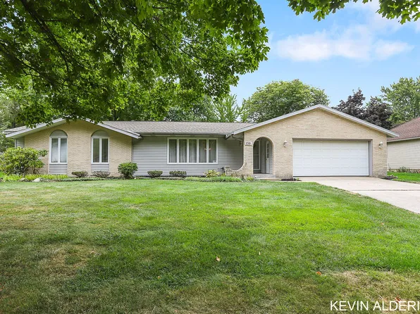 130 Sorrento Dr, Holland, MI 49423