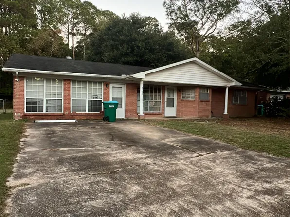 2428 Academy Dr, Gautier, MS 39553