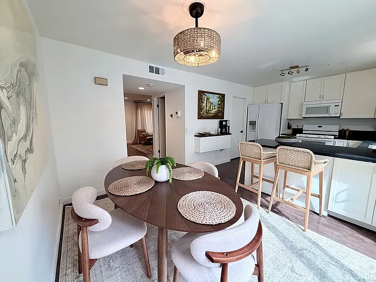 177 N Singingwood St — Photo 5